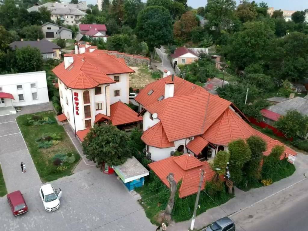 Maestro Hotel Ostroh Exterior foto